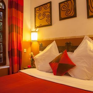 Kleine Kamer met een King Size Bed